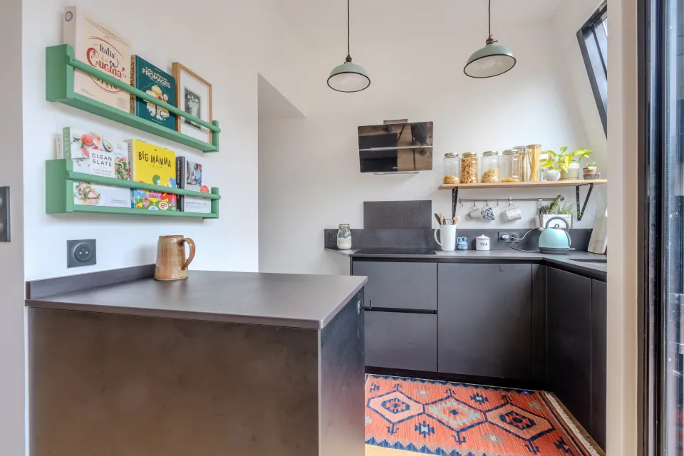 Cuisine d'une maison au Mans après plâtrerie et peinture des murs et du plafond